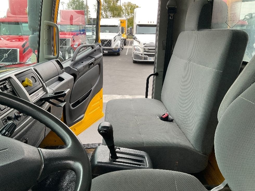 Flatbed Truck-Light and Medium Duty Trucks-Hino-2019-268-Fontana-CA-120,989\n\t\tmiles-$ 59,750 - Image 17