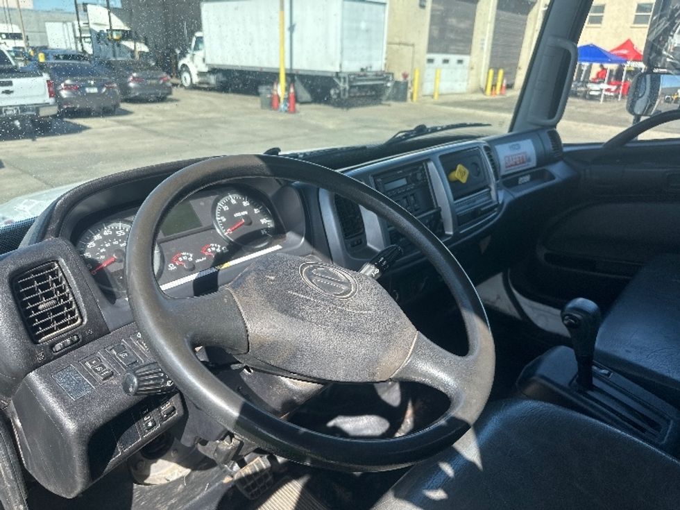 Flatbed Truck-Light and Medium Duty Trucks-Hino-2019-268-Phoenix-AZ-175,774\n\t\tmiles-$ 44,500 - Image 14