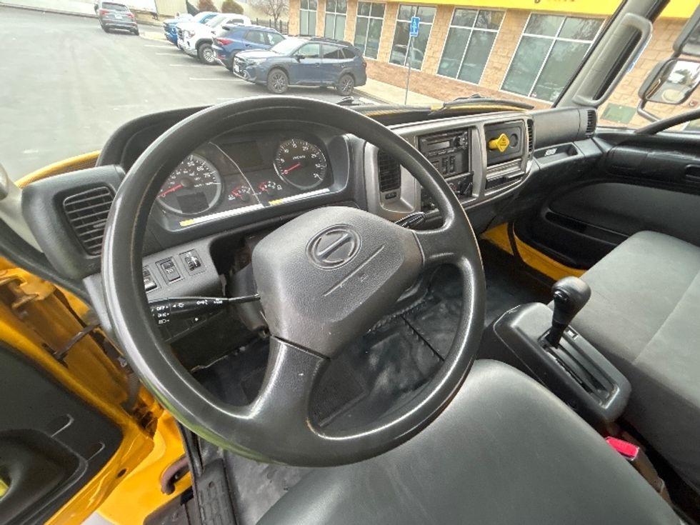 Flatbed Truck-Light and Medium Duty Trucks-Hino-2019-268-Sun Valley-CA-135,588\n\t\tmiles-$ 56,000 - Image 17