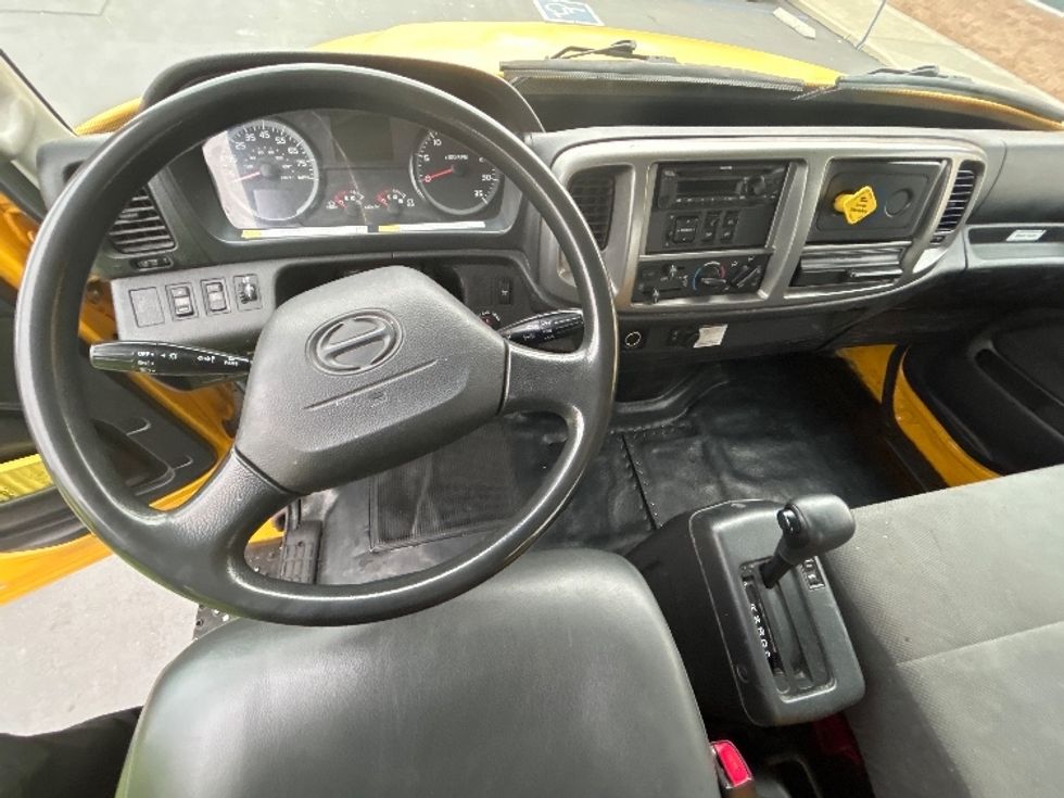 Flatbed Truck-Light and Medium Duty Trucks-Hino-2019-268-Sun Valley-CA-135,588\n\t\tmiles-$ 56,000 - Image 18