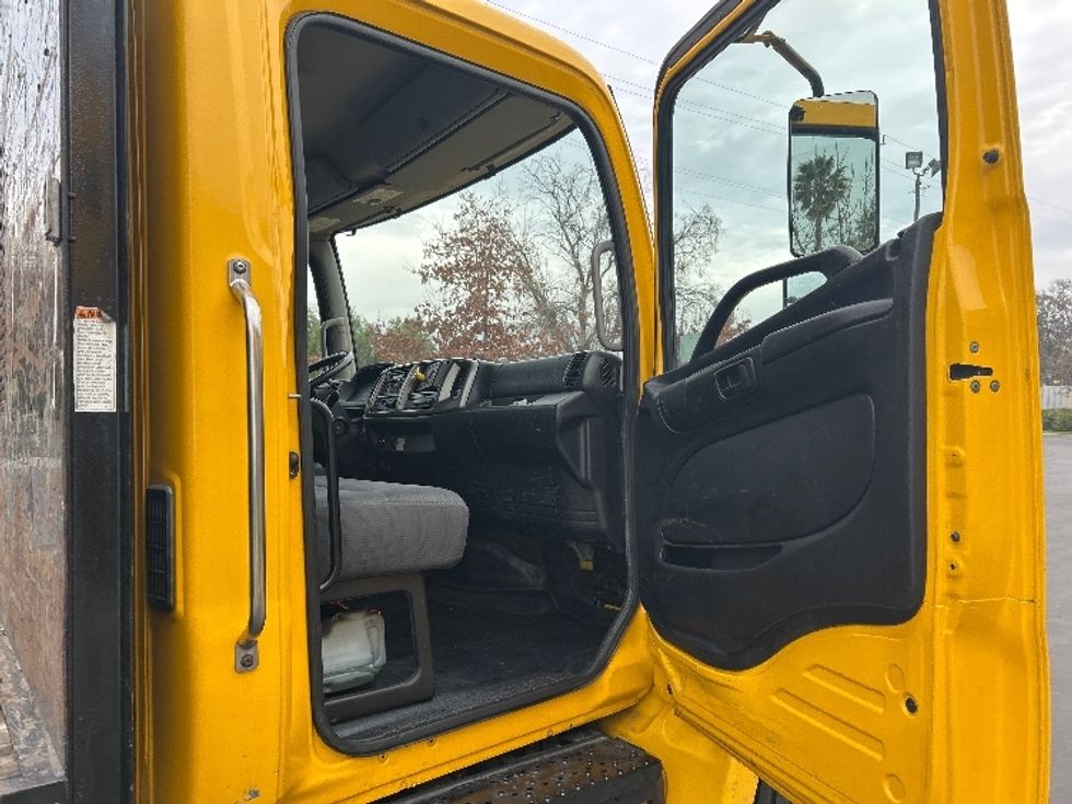 Flatbed Truck-Light and Medium Duty Trucks-Hino-2019-268-Sun Valley-CA-135,588\n\t\tmiles-$ 56,000 - Image 20