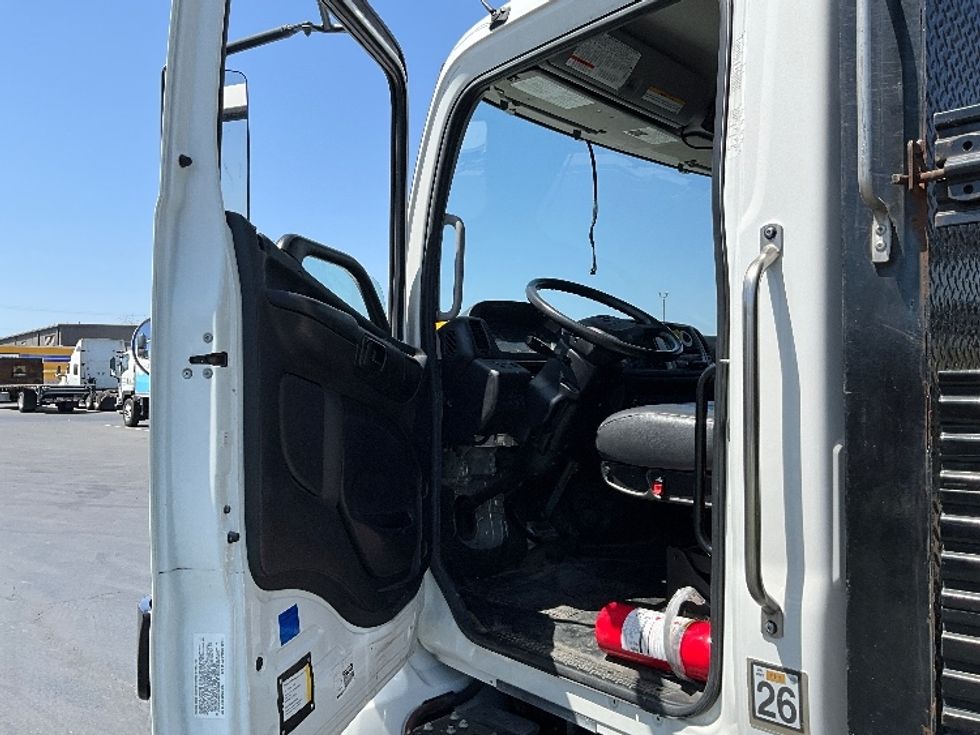 Flatbed Truck-Light and Medium Duty Trucks-Hino-2019-268-Torrance-CA-142,752\n\t\tmiles-$ 51,000 - Image 11
