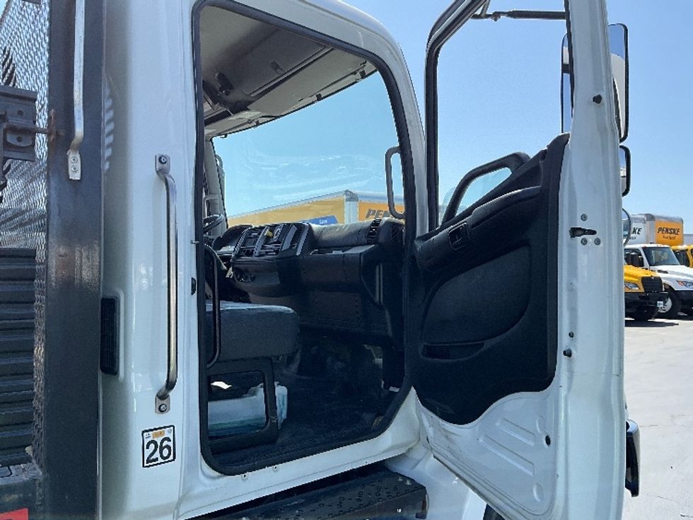 Flatbed Truck-Light and Medium Duty Trucks-Hino-2019-268-Torrance-CA-142,752\n\t\tmiles-$ 51,000 - Image 15