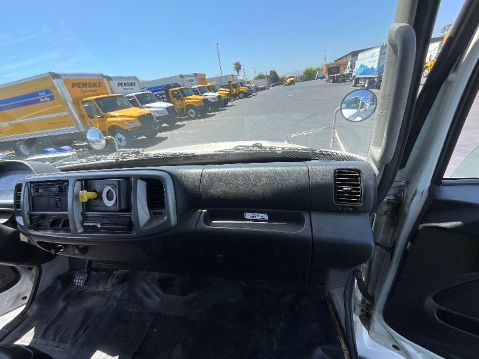 Flatbed Truck-Light and Medium Duty Trucks-Hino-2019-268-Torrance-CA-142,752\n\t\tmiles-$ 51,000 - Image 16
