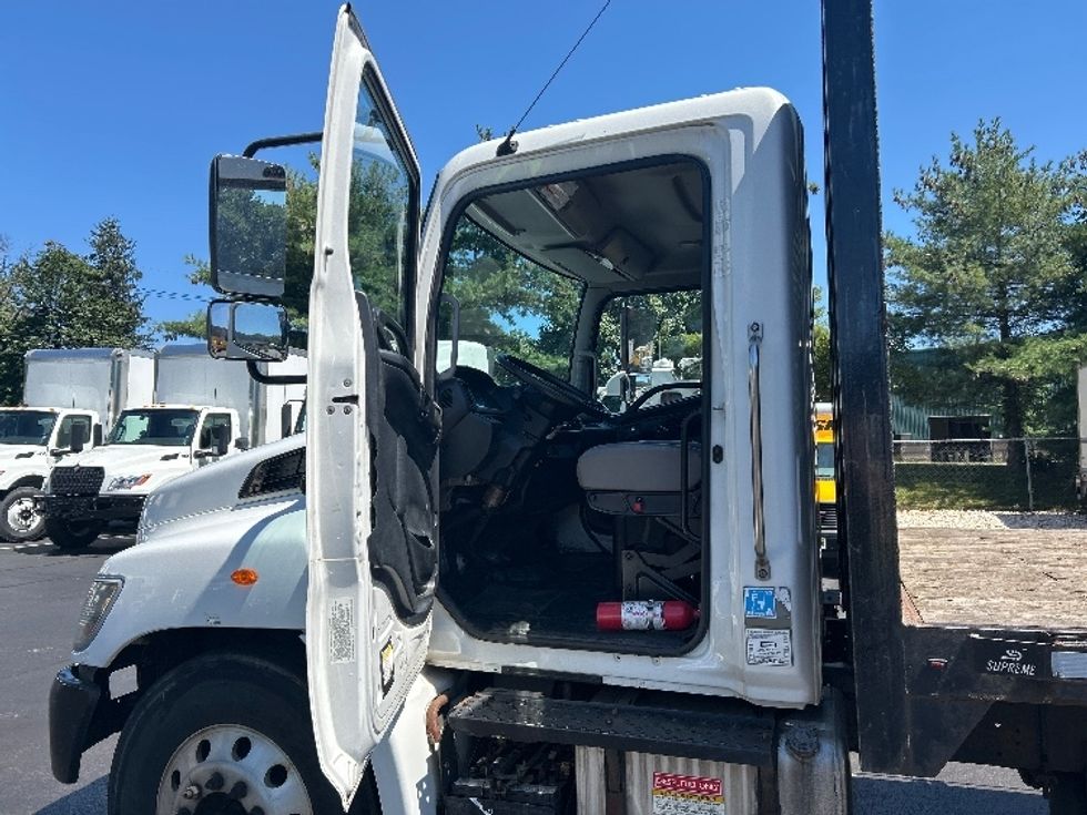 Flatbed Truck-Light and Medium Duty Trucks-Hino-2019-338-Burlington-NJ-141,057\n\t\tmiles-$ 45,750 - Image 14