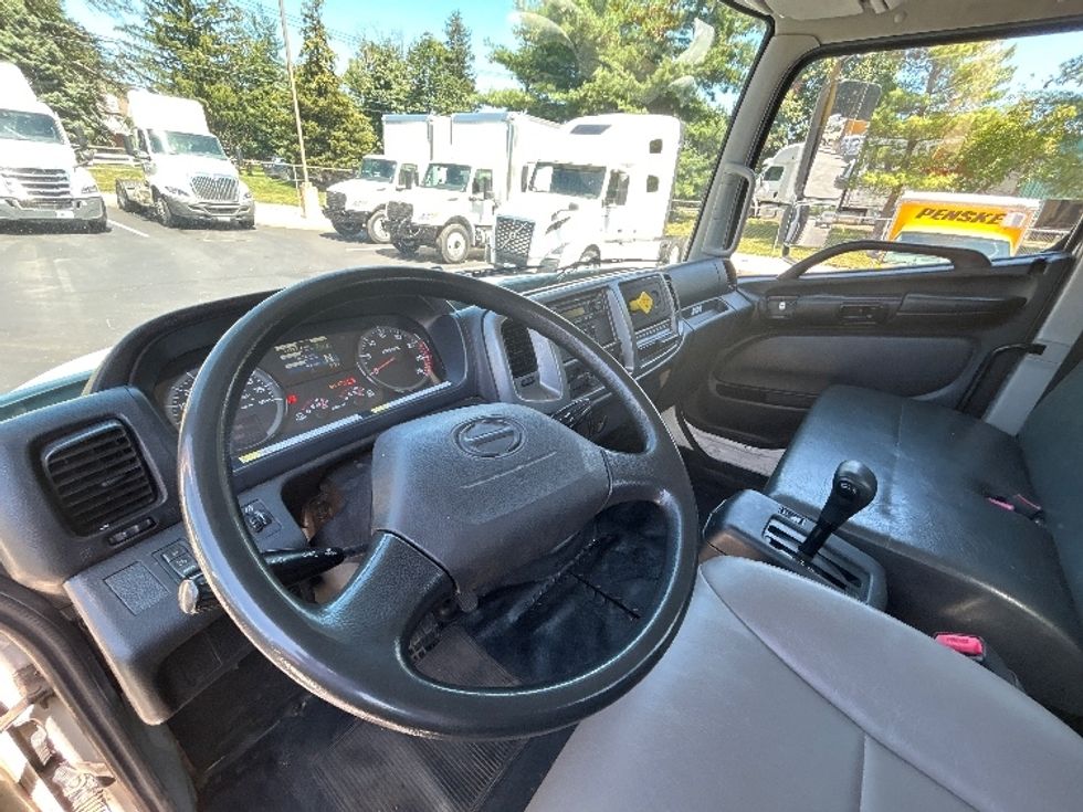 Flatbed Truck-Light and Medium Duty Trucks-Hino-2019-338-Burlington-NJ-141,057\n\t\tmiles-$ 45,750 - Image 15
