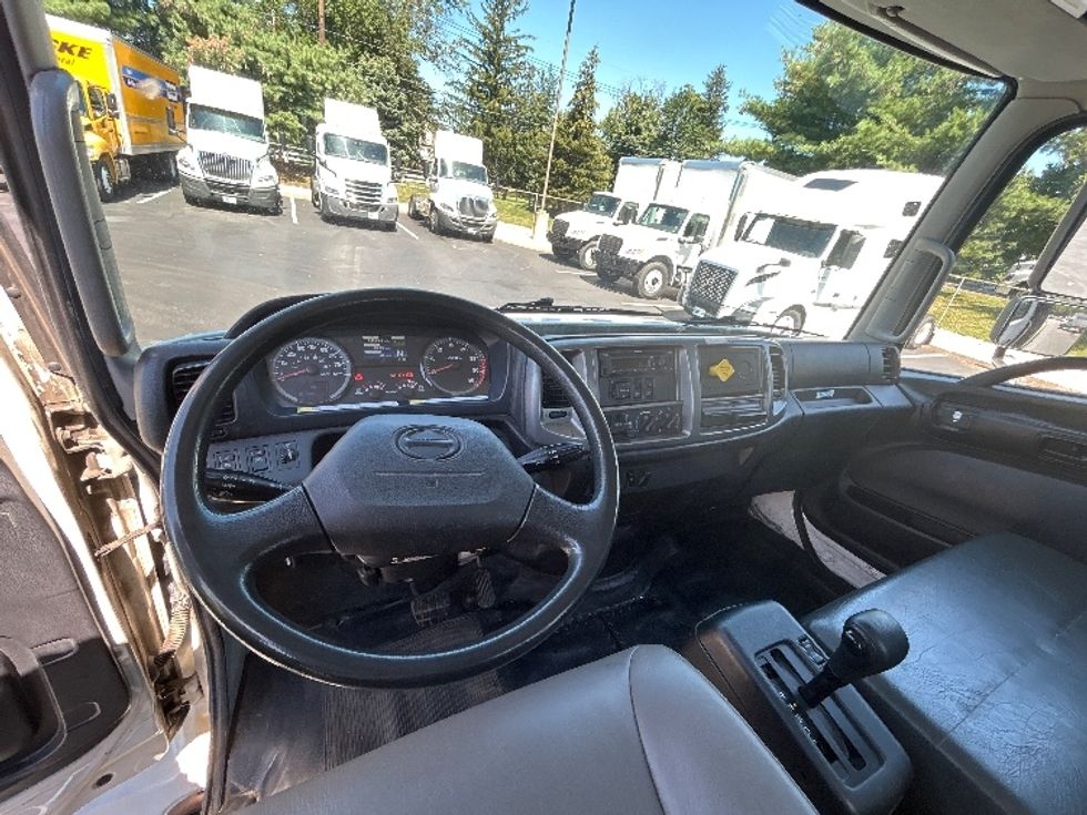Flatbed Truck-Light and Medium Duty Trucks-Hino-2019-338-Burlington-NJ-141,057\n\t\tmiles-$ 45,750 - Image 16