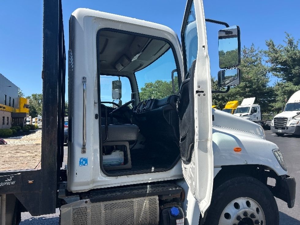 Flatbed Truck-Light and Medium Duty Trucks-Hino-2019-338-Burlington-NJ-141,057\n\t\tmiles-$ 45,750 - Image 18