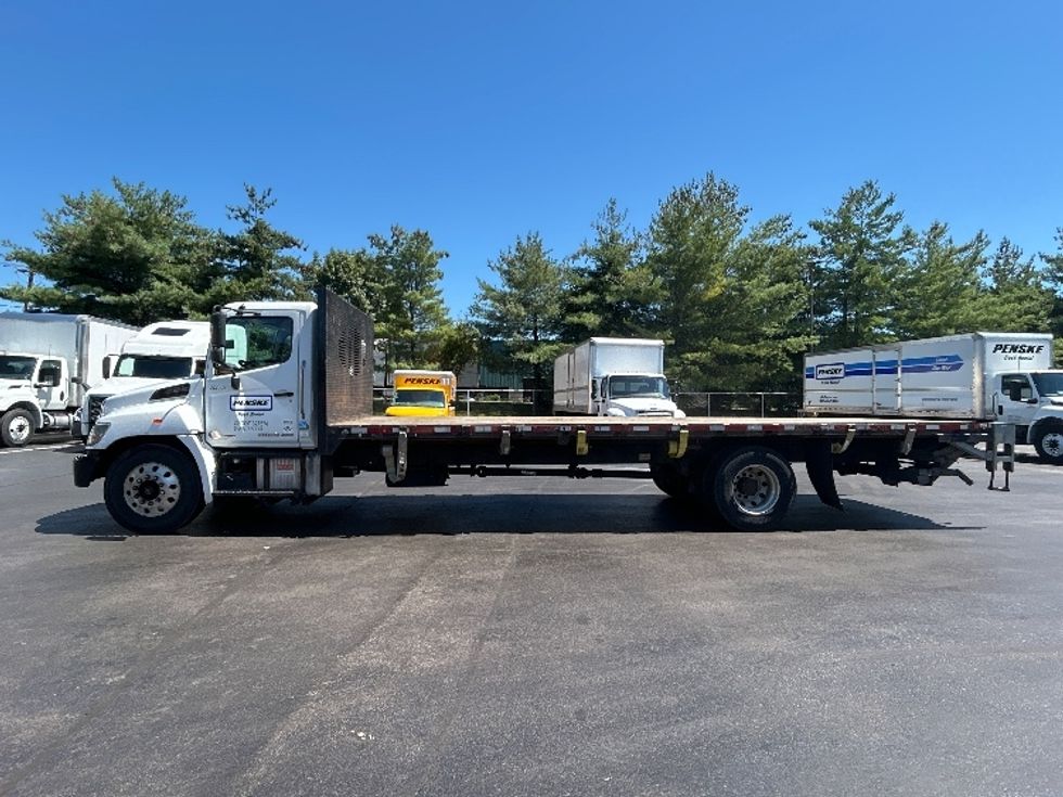 Flatbed Truck-Light and Medium Duty Trucks-Hino-2019-338-Burlington-NJ-141,057\n\t\tmiles-$ 45,750 - Image 4