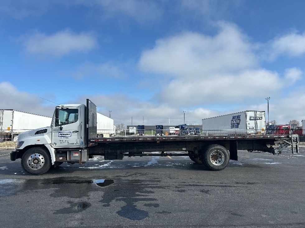 Flatbed Truck-Light and Medium Duty Trucks-Hino-2019-338-Columbus-OH-99,834\n\t\tmiles-$ 57,250 - Image 4