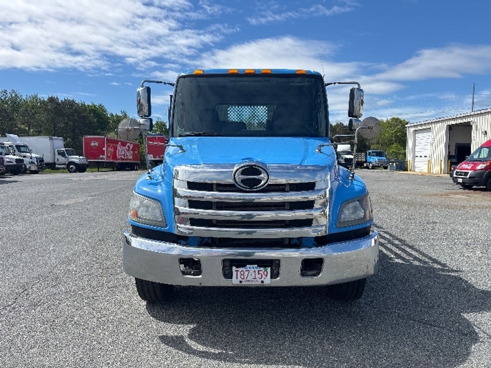 Flatbed Truck-Light and Medium Duty Trucks-Hino-2019-338-Sandwich-MA-250,257\n\t\tmiles-$ 30,750 - Image 2