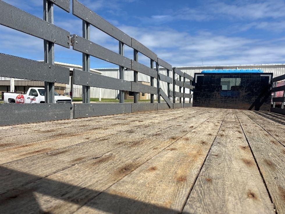 Flatbed Truck-Light and Medium Duty Trucks-Hino-2019-338-Sandwich-MA-250,257\n\t\tmiles-$ 30,750 - Image 9