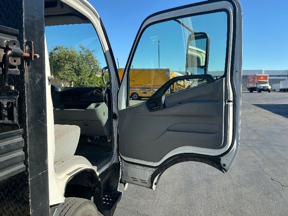 Flatbed Truck-Light and Medium Duty Trucks-Hino-2020-195-Torrance-CA-105,407\n\t\tmiles-$ 40,500 - Image 19