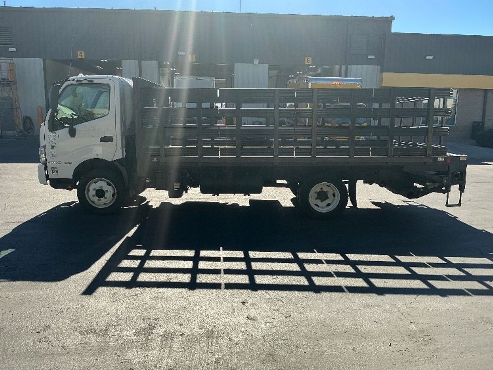 Flatbed Truck-Light and Medium Duty Trucks-Hino-2020-195-Torrance-CA-105,407\n\t\tmiles-$ 40,500 - Image 4