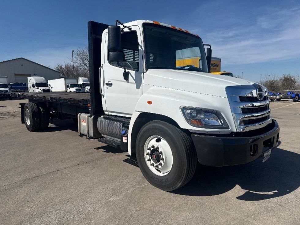 Flatbed Truck-Light and Medium Duty Trucks-Hino-2020-268-Dallas-TX-223,319\n\t\tmiles-$ 37,500 - Image 1