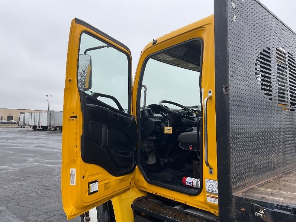Flatbed Truck-Light and Medium Duty Trucks-Hino-2020-268-La Vergne-TN-95,853\n\t\tmiles-$ 58,250 - Image 16