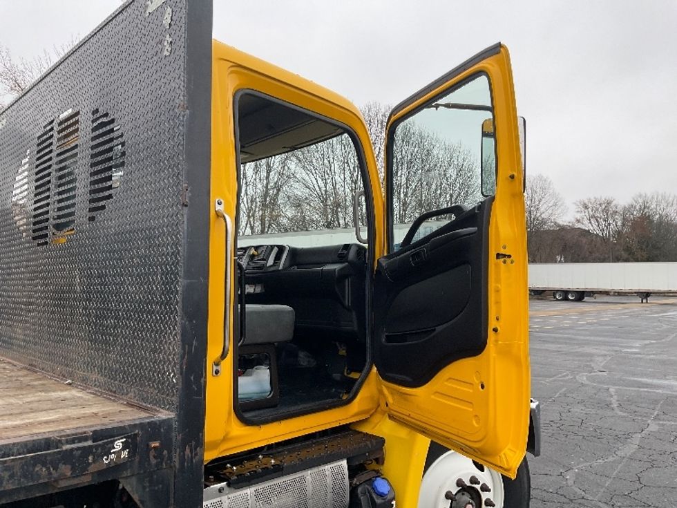 Flatbed Truck-Light and Medium Duty Trucks-Hino-2020-268-La Vergne-TN-95,853\n\t\tmiles-$ 58,250 - Image 20