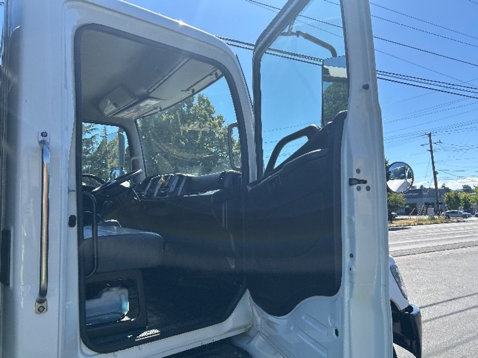 Flatbed Truck-Light and Medium Duty Trucks-Hino-2020-268-Portland-OR-60,794\n\t\tmiles-$ 66,000 - Image 15
