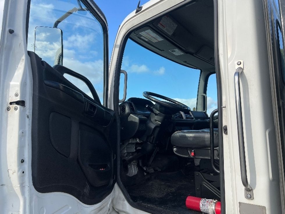 Flatbed Truck-Light and Medium Duty Trucks-Hino-2020-268-Torrance-CA-120,660\n\t\tmiles-$ 62,000 - Image 15