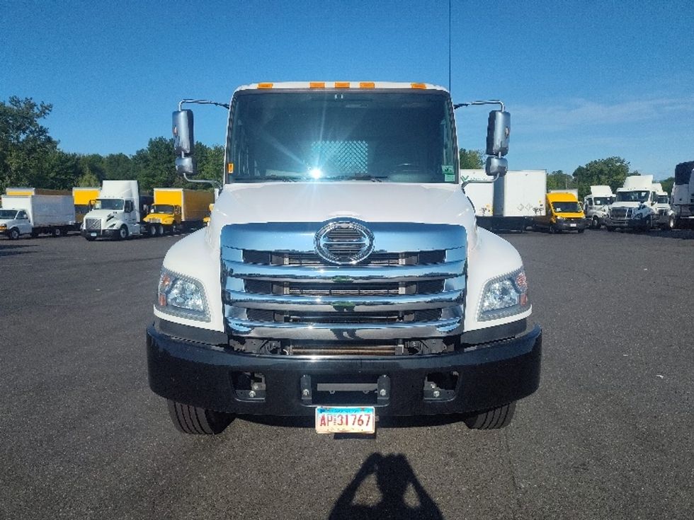 2020 Hino Conventional Type Truck Single Cab photo 2