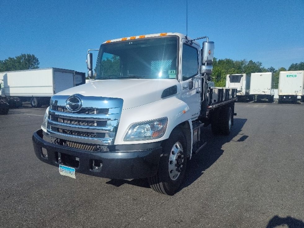 2020 Hino Conventional Type Truck Single Cab photo 3