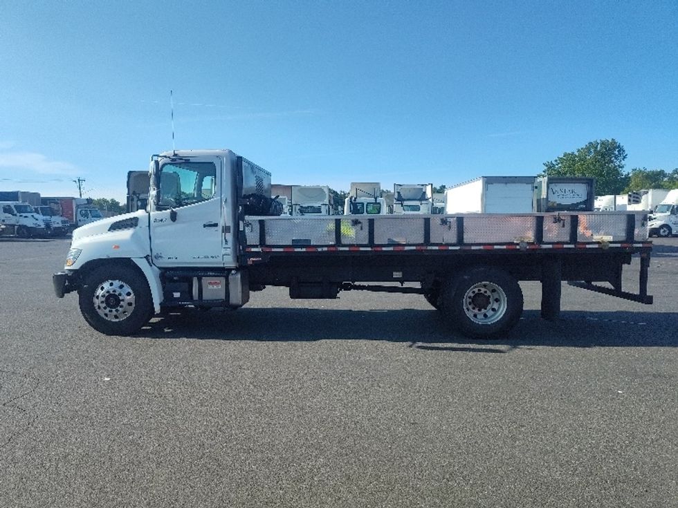 2020 Hino Conventional Type Truck Single Cab photo 4