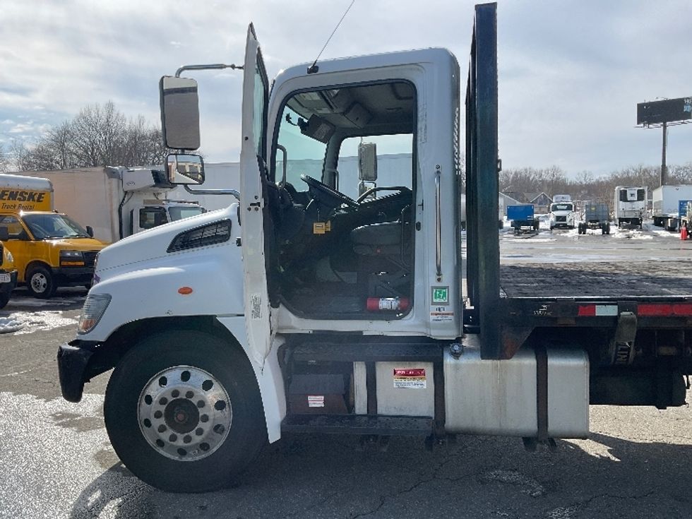 Flatbed Truck-Light and Medium Duty Trucks-Hino-2020-338-Chicopee-MA-166,670\n\t\tmiles-$ 39,250 - Image 14