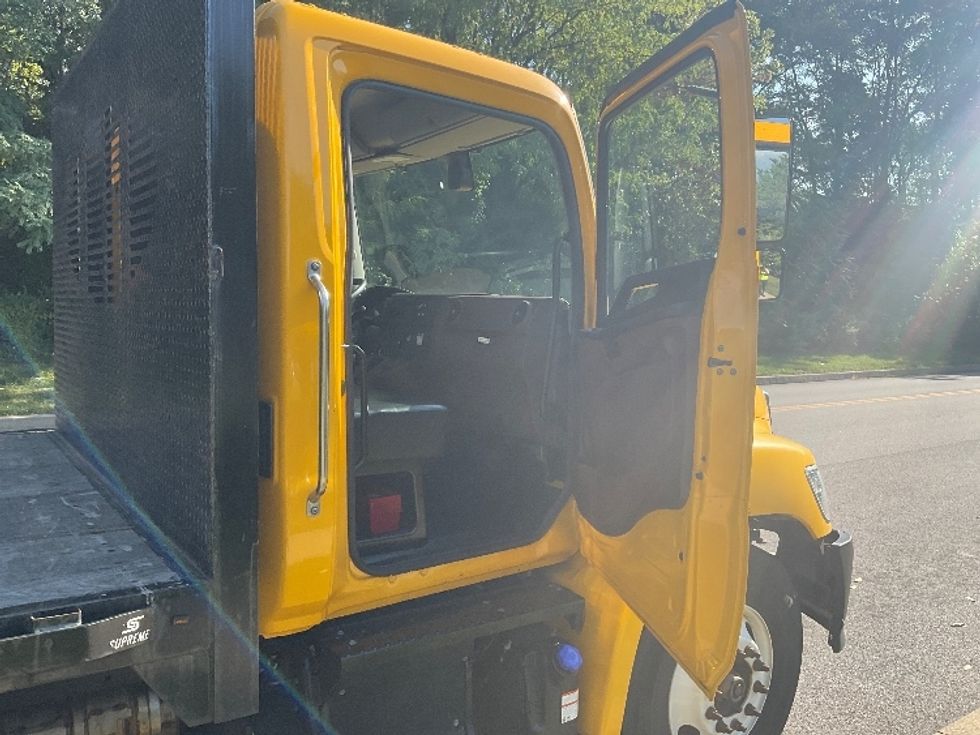 Flatbed Truck-Light and Medium Duty Trucks-Hino-2023-L6-King Of Prussia-PA-36,617\n\t\tmiles-$ 82,000 - Image 20