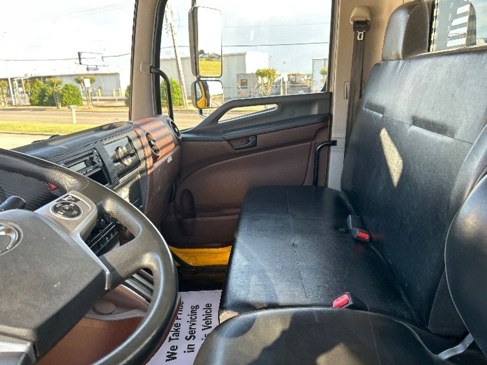 Flatbed Truck-Light and Medium Duty Trucks-Hino-2023-L6-Oklahoma City-OK-93,566\n\t\tmiles-$ 78,000 - Image 17