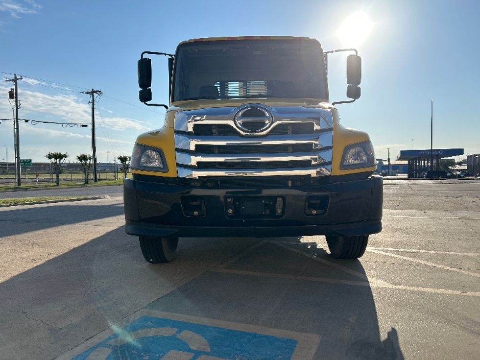 Flatbed Truck-Light and Medium Duty Trucks-Hino-2023-L6-Oklahoma City-OK-93,566\n\t\tmiles-$ 78,000 - Image 2