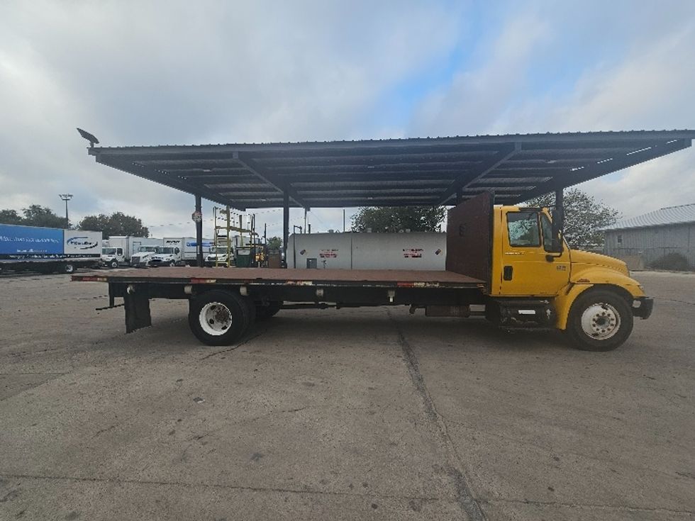 Flatbed Truck-Light and Medium Duty Trucks-International-2006-4300-Round Rock-TX-200,000\n\t\tmiles-$ 8,500 - Image 14