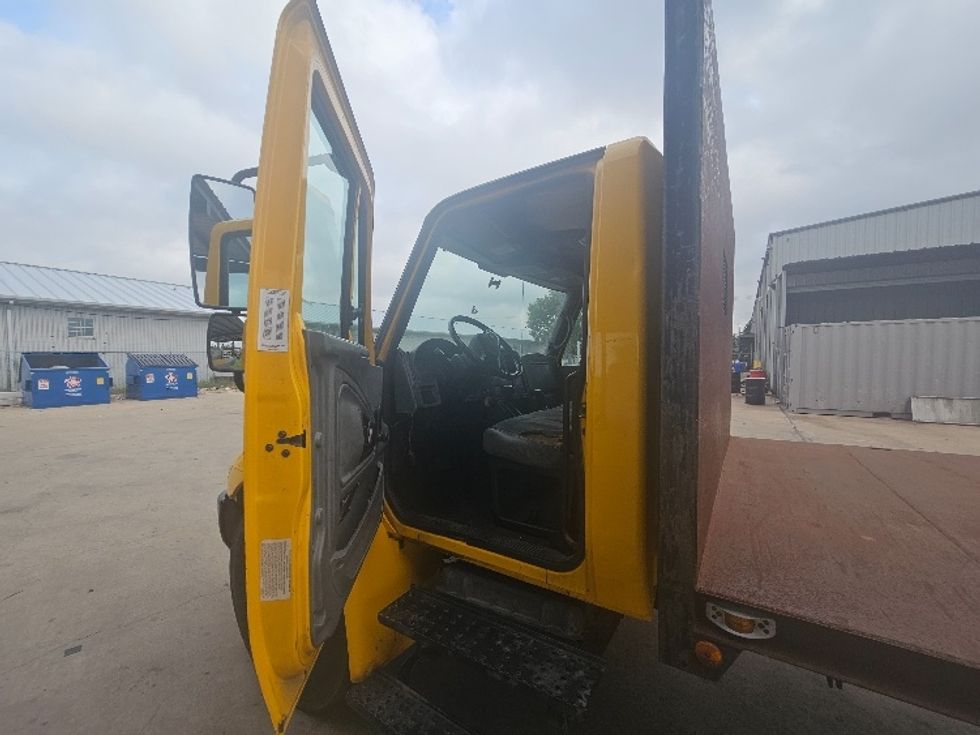 Flatbed Truck-Light and Medium Duty Trucks-International-2006-4300-Round Rock-TX-200,000\n\t\tmiles-$ 8,500 - Image 15