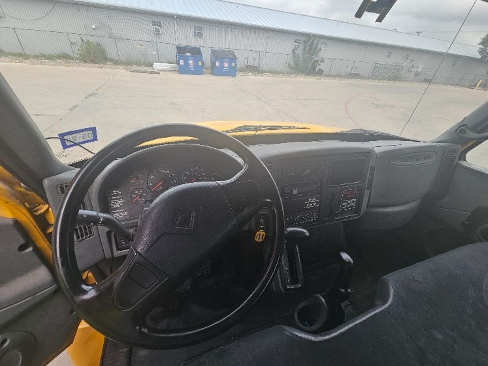Flatbed Truck-Light and Medium Duty Trucks-International-2006-4300-Round Rock-TX-200,000\n\t\tmiles-$ 8,500 - Image 17