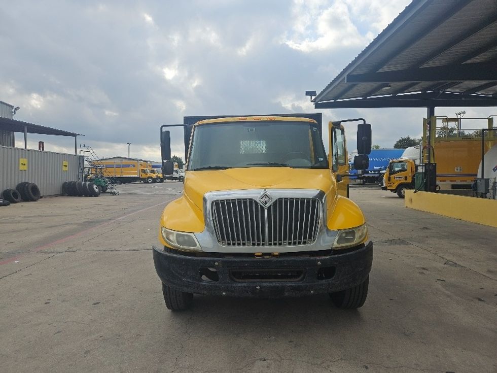 2006 International 4300 DuraStar 4300 photo 2