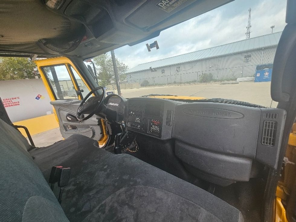 Flatbed Truck-Light and Medium Duty Trucks-International-2006-4300-Round Rock-TX-200,000\n\t\tmiles-$ 8,500 - Image 20