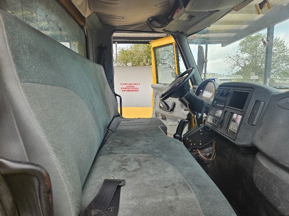 Flatbed Truck-Light and Medium Duty Trucks-International-2006-4300-Round Rock-TX-200,000\n\t\tmiles-$ 8,500 - Image 21