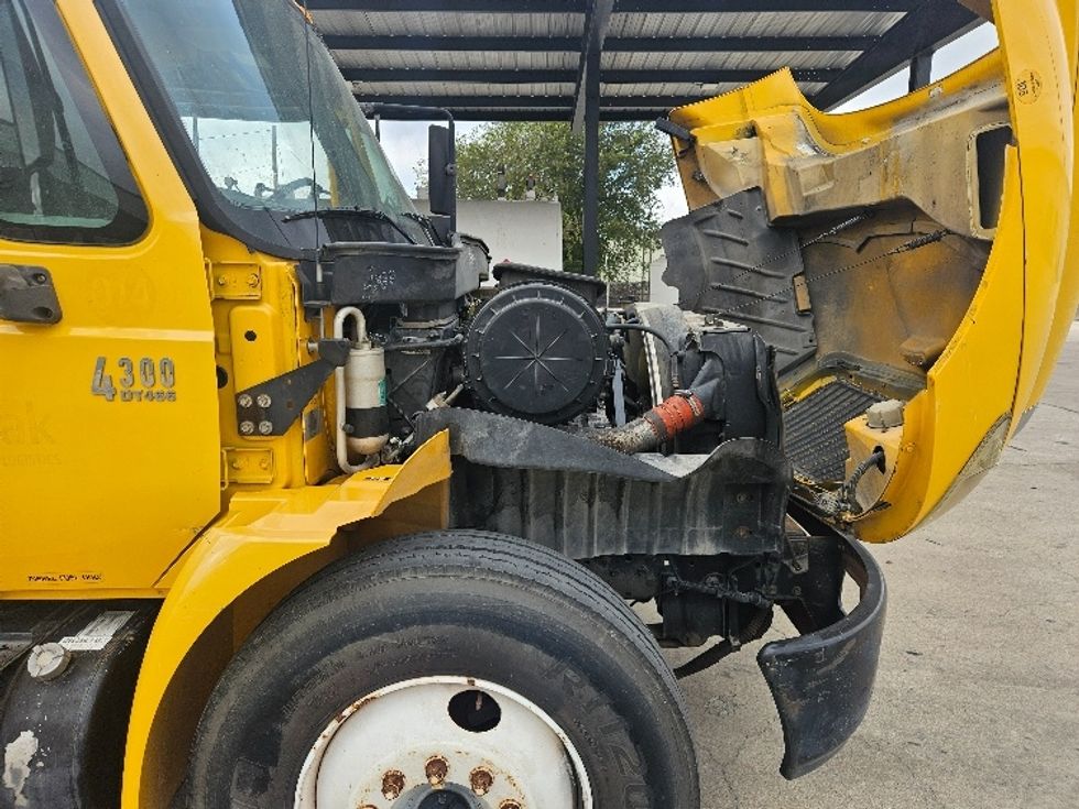 Flatbed Truck-Light and Medium Duty Trucks-International-2006-4300-Round Rock-TX-200,000\n\t\tmiles-$ 8,500 - Image 22