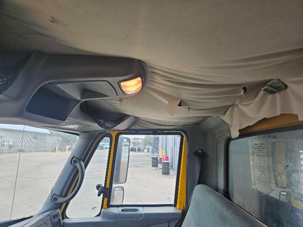 Flatbed Truck-Light and Medium Duty Trucks-International-2006-4300-Round Rock-TX-200,000\n\t\tmiles-$ 8,500 - Image 26