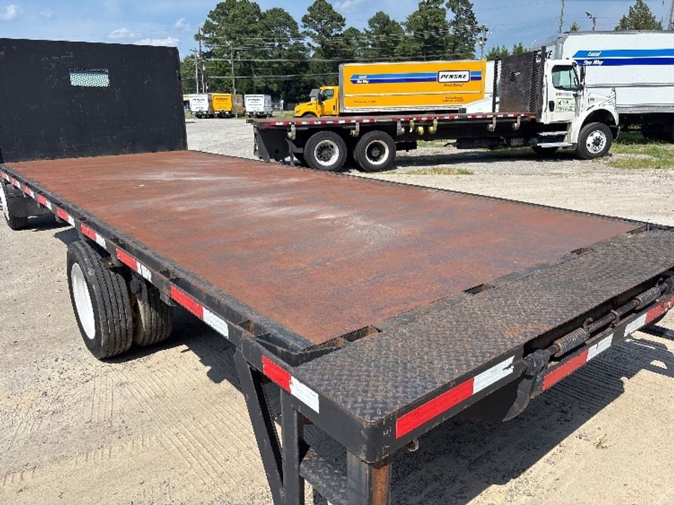 Flatbed Truck-Light and Medium Duty Trucks-International-2006-CF600-Fayetteville-NC-151,478\n\t\tmiles-$ 8,000 - Image 12