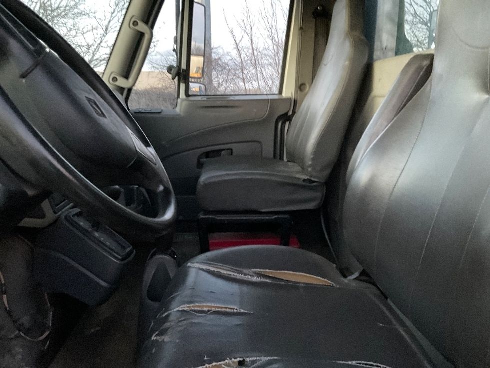 Flatbed Truck-Light and Medium Duty Trucks-International-2013-4300-Warren-MI-218,173\n\t\tmiles-$ 12,000 - Image 17