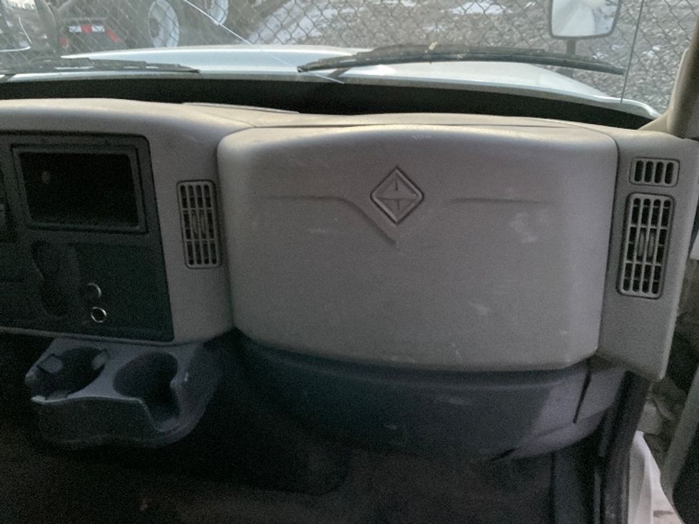 Flatbed Truck-Light and Medium Duty Trucks-International-2013-4300-Warren-MI-218,173\n\t\tmiles-$ 12,000 - Image 19