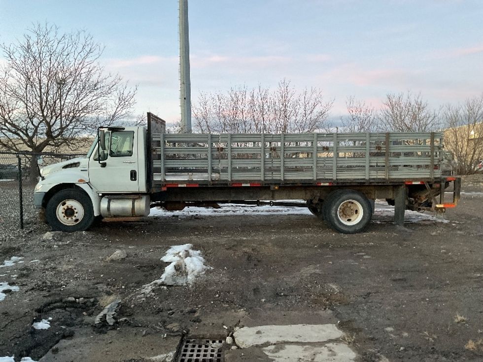 Flatbed Truck-Light and Medium Duty Trucks-International-2013-4300-Warren-MI-218,173\n\t\tmiles-$ 12,000 - Image 4