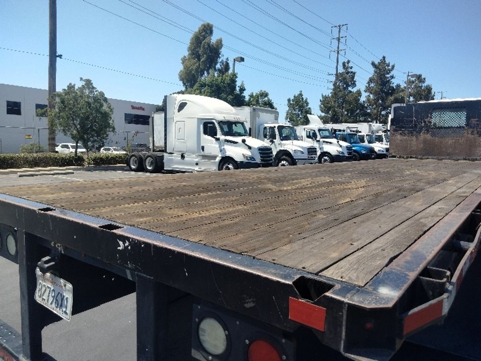 Flatbed Truck-Light and Medium Duty Trucks-International-2017-4300-Torrance-CA-239,051\n\t\tmiles-$ 25,250 - Image 9