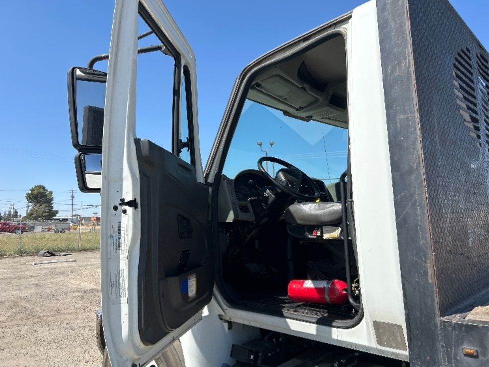 Flatbed Truck-Light and Medium Duty Trucks-International-2017-4400-Fresno-CA-214,795\n\t\tmiles-$ 61,750 - Image 15