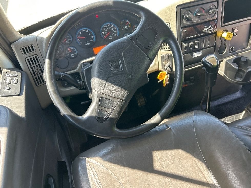 Flatbed Truck-Light and Medium Duty Trucks-International-2017-4400-Fresno-CA-214,795\n\t\tmiles-$ 61,750 - Image 16