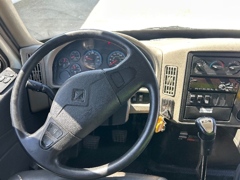 Flatbed Truck-Light and Medium Duty Trucks-International-2017-4400-Fresno-CA-214,795\n\t\tmiles-$ 61,750 - Image 17