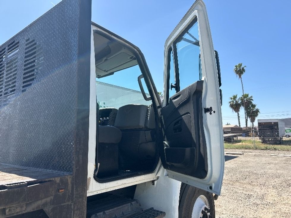 Flatbed Truck-Light and Medium Duty Trucks-International-2017-4400-Fresno-CA-214,795\n\t\tmiles-$ 61,750 - Image 19