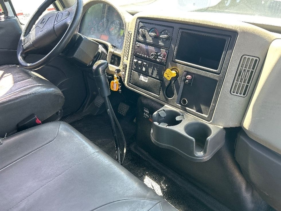 Flatbed Truck-Light and Medium Duty Trucks-International-2017-4400-Fresno-CA-214,795\n\t\tmiles-$ 61,750 - Image 21