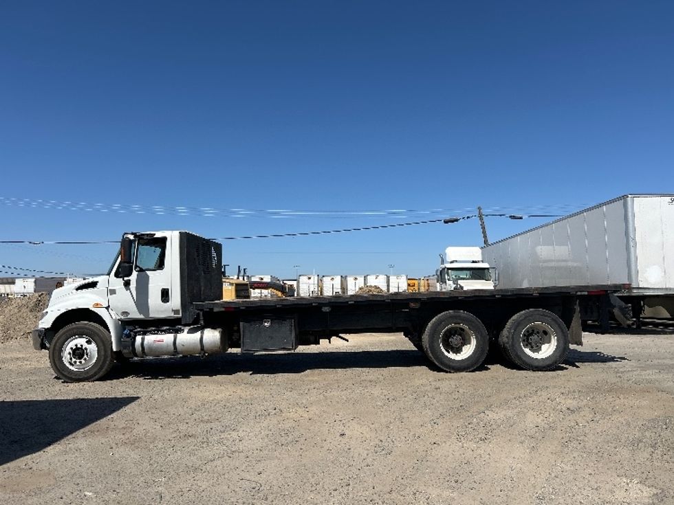 Flatbed Truck-Light and Medium Duty Trucks-International-2017-4400-Fresno-CA-214,795\n\t\tmiles-$ 61,750 - Image 4