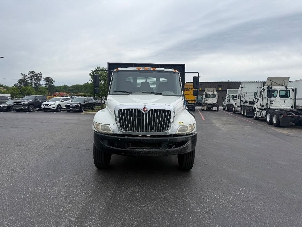Flatbed Truck-Light and Medium Duty Trucks-International-2018-4300-Jessup-MD-168,419\n\t\tmiles-$ 35,500 - Image 2